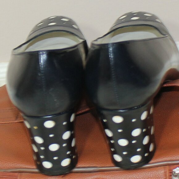 Stuart  Weitzman navy  leather shoes block heels pattern  size 8.5 - Picture 4 of 8